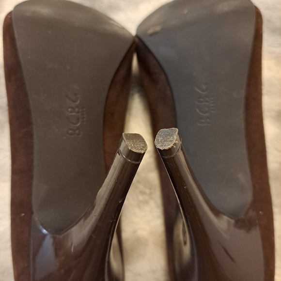 BCBG Brown Suede Heels With Open Toe - Picture 7 of 9